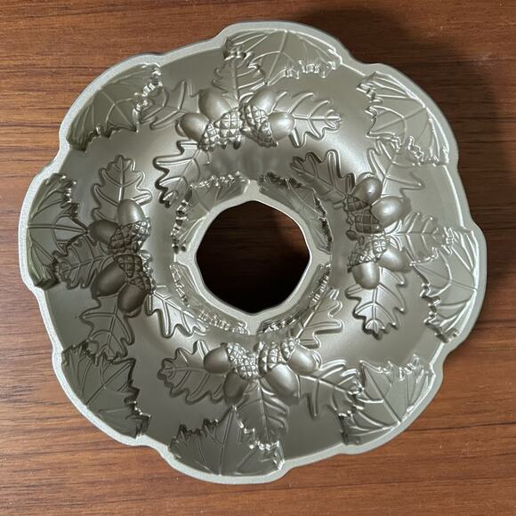 Nordic Ware Fall Harvest Wreath Bundt Pan - Picture 2 of 4